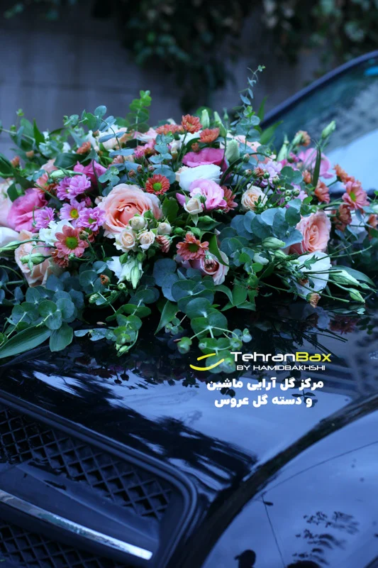 گل روی ماشین عروس